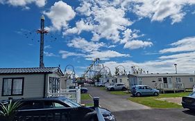 Thrillseeker - Chalet Style Caravan Next To Fantasy Island, Ingoldmells, 2 Dogs Max - East Coast Holidays